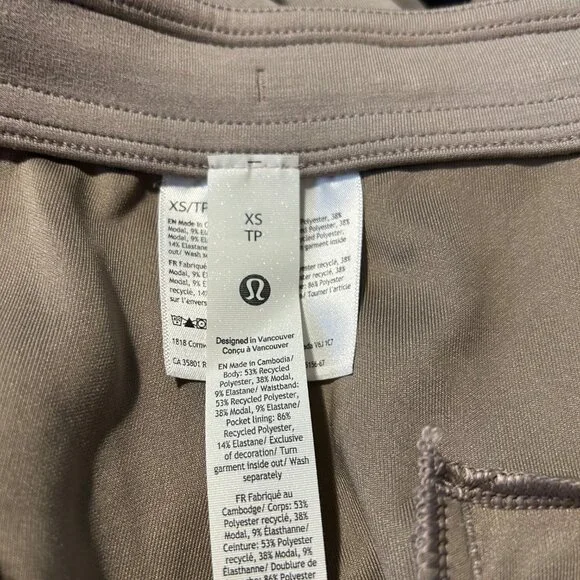 NWT Womens Lululemon Taupe (Item-134) Softstreme Pintuck Mid-Rise Pant XS - Picture 15 of 15